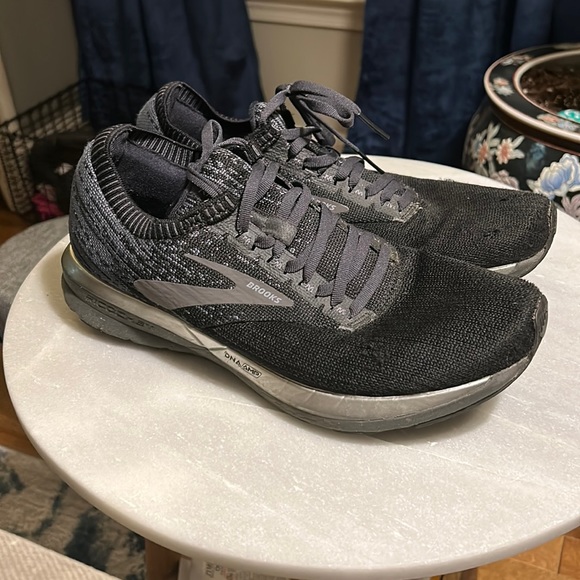 Brooks Other - Brooks Mens Ricochet Running Shoe black / grey size 9